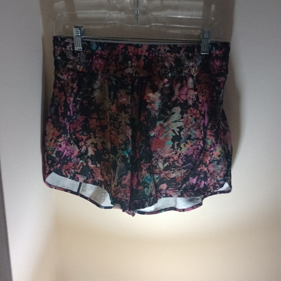 Lululemon Tracker Short 4” - Picture 3 of 3